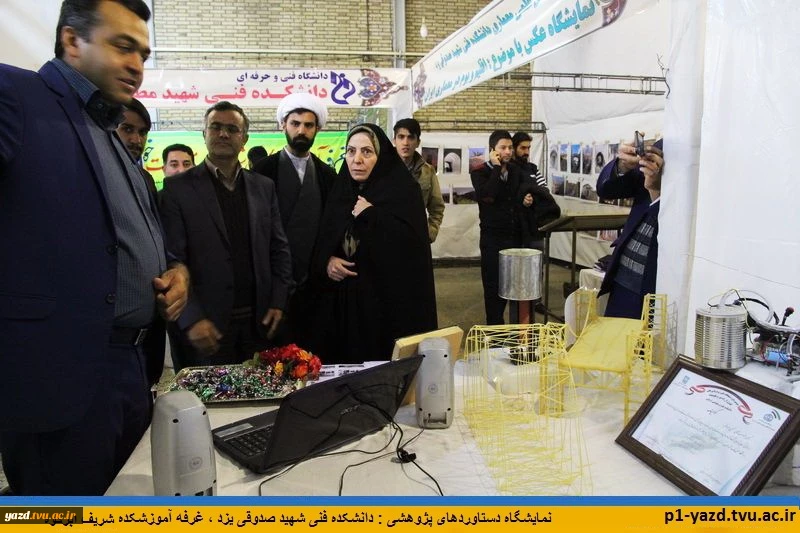 غرفه آموزشکده شریف ابرکوه در دانشکده فنی شهید صدوقی