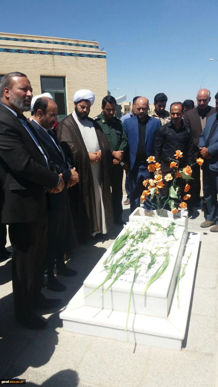 گلباران قبر شهید گمنام