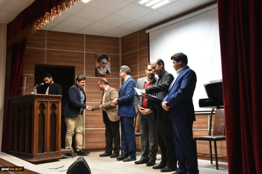 مراسم تجلیل از دانشجویان برتر  دانشکده فنی شهید صدوقی