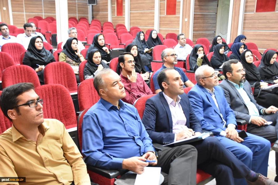برگزاری کارگاه آموزشی " راهنمای جستجوی مقالات علمی- پژوهشی"  در دانشگاه فنی و حرفه ای استان یزد 3