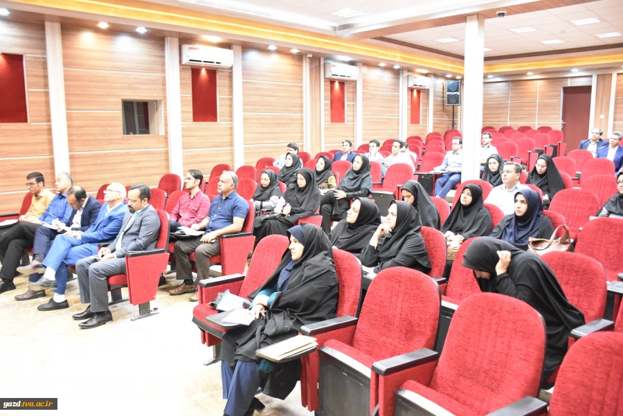 برگزاری کارگاه آموزشی " راهنمای جستجوی مقالات علمی- پژوهشی"  در دانشگاه فنی و حرفه ای استان یزد 4
