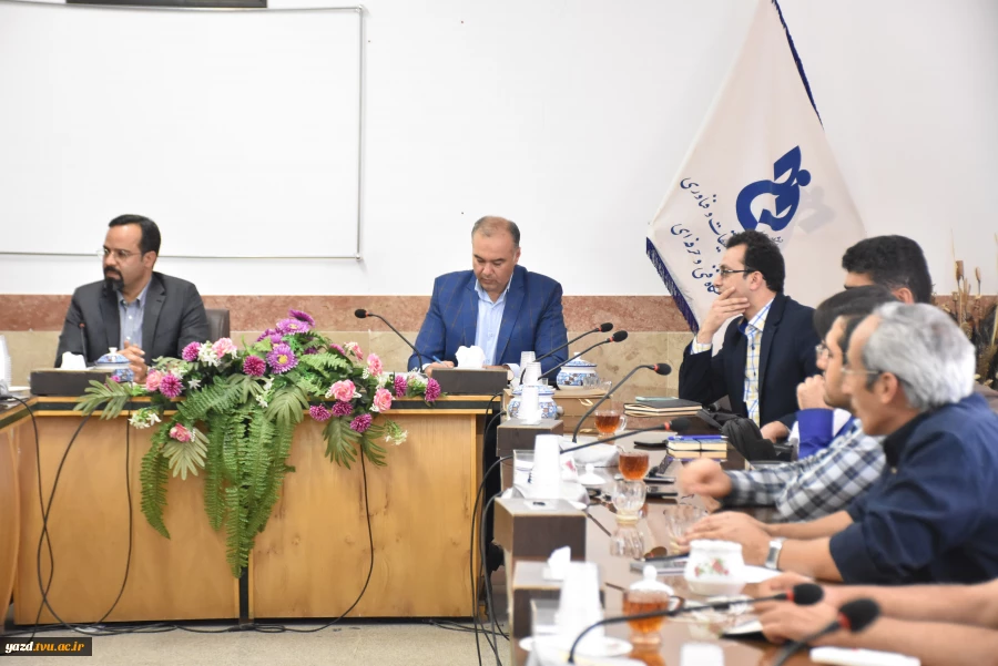 نشست مشترک اساتید دانشگاه فنی و حرفه ای  با مدیر آموزش  شرکت فولاد های آلیاژی یزد                             2