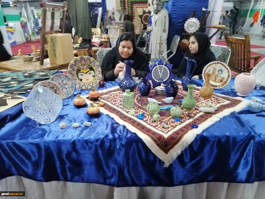 غرفه دانشگاه فنی و حرفه ای استان یزد برگزیده نمایشگاه فن بازار استان 4