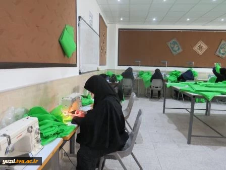 مشارکت اساتید، دانشجویان و همکاران آموزشکده فنی دختران میبد در دوخت و آماده سازی لباسهای بیمارستانی 7