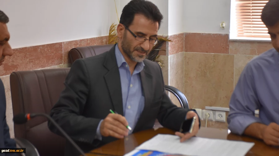 برگزاری آیین ادای احترام هفت دقیقه ای هم زمان با 700 کانون استادی در دانشگاه فنی و حرفه ای استان یزد 4