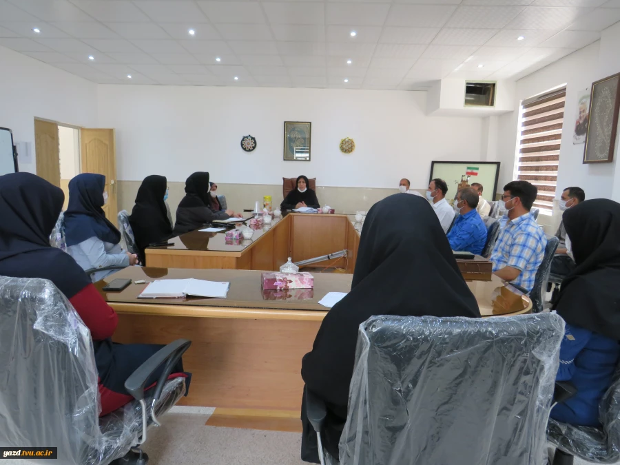 برگزاری دومین جلسه شورای اداری در آموزشکده فنی دختران میبد 5