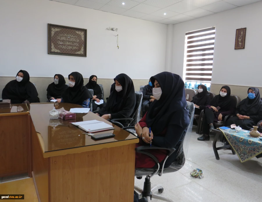 برگزاری دومین جلسه شورای اداری در آموزشکده فنی دختران میبد 6