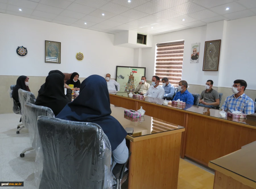 برگزاری دومین جلسه شورای اداری در آموزشکده فنی دختران میبد 5