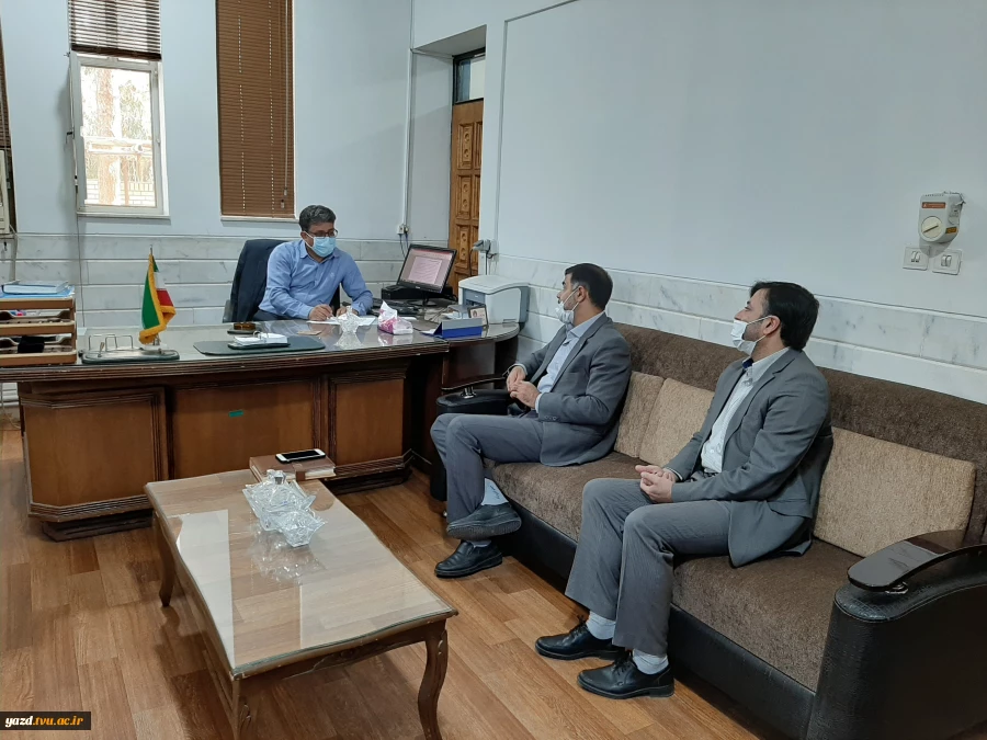 جلسه با ریاست اداره صنعت ومعدن اردکان  وآموزشکده شهید بهشتی  2