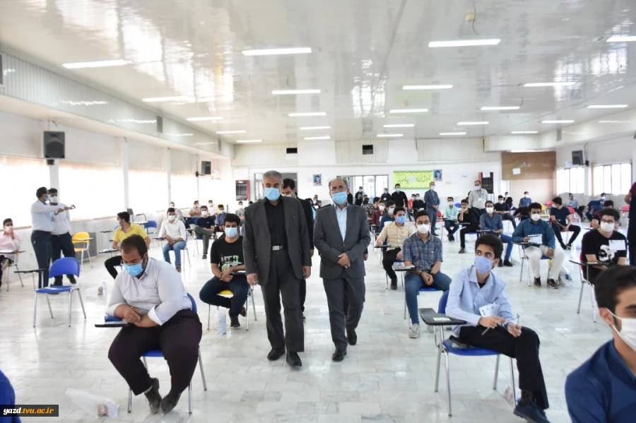 بازدید دکتر جوکار نماینده محترم یزد در مجلس شورای اسلامی و دکتر میرجلیلی رئیس علومی پزشکی استان یزد از حوزه های برگزاری کنکور سراسری 99 در دانشکده فنی شهید صدوقی 2