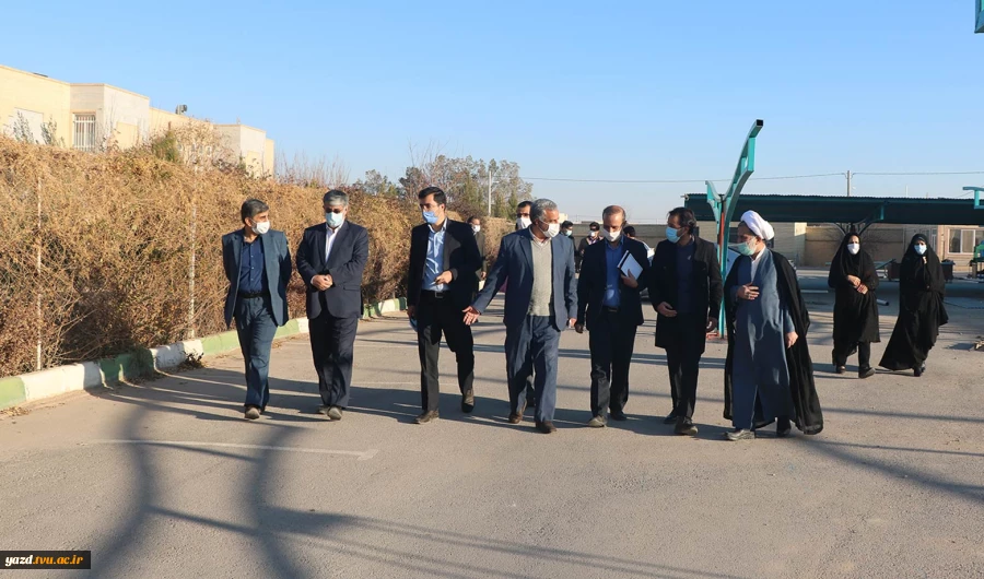 بازدید مسئولین شهرستان میبد و رییس دانشگاه فنی استان و هیات همراه از آموزشکده فنی دختران میبد 5