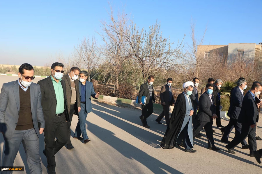 بازدید مسئولین شهرستان میبد و رییس دانشگاه فنی استان و هیات همراه از آموزشکده فنی دختران میبد 7