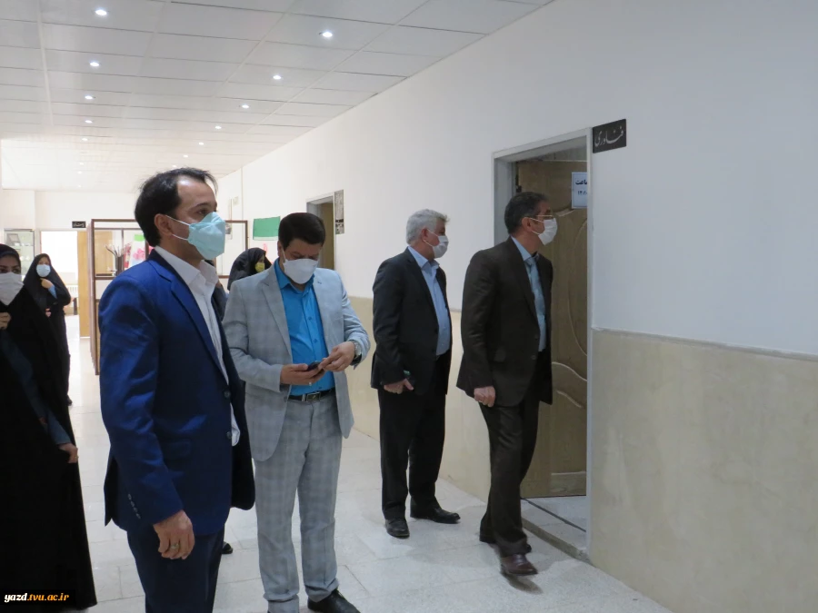 بازدید دکتر زمانی معاونت اداری مالی دانشگاه فنی ودکتر ضرغامی مدیر کل حقوقی دانشگاه از آموزشکده فنی دختران میبد 5