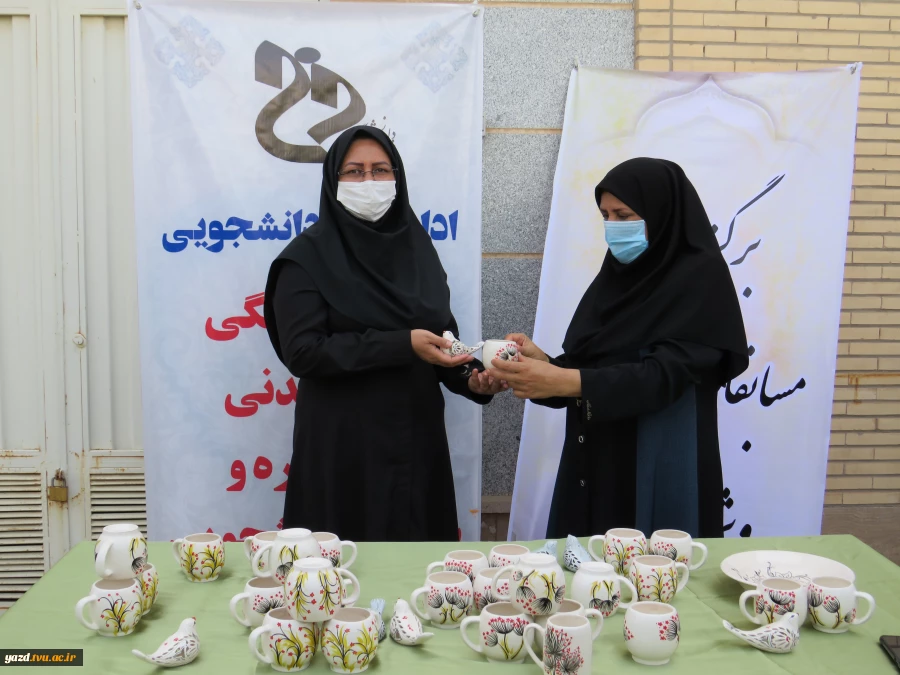برگزاری نمادین پویش شرکت پرشورکارمندان آموزشکده فنی دختران میبد در انتخابات 1400همراه با مسابقه ورزشی 2