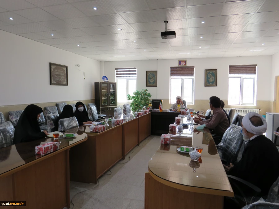 جلسه نماینده نهاد رهبری با اساتید معارف در آموزشکده فنی دختران میبد 6