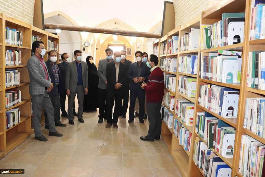 بازدید ریاست آموزشکده فنی امام علی (ع) یزد از کتابخانه عمومی فرخی یزدی 5