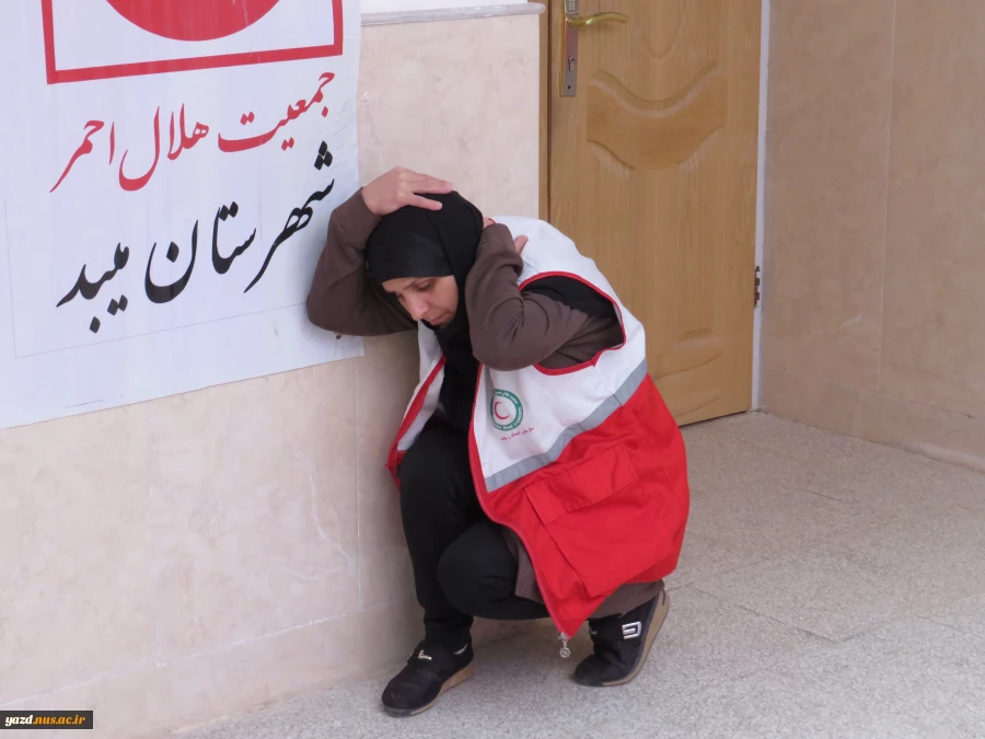 برگزاری مانور زلزله به مناسبت سالروز زلزله بم در آموزشکده فنی دختران میبد
 6