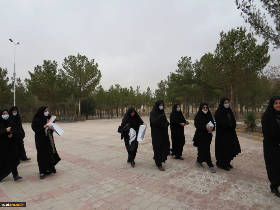 حضور کارکنان دانشجویان آموزشکده فنی دختران میبد به مناسبت دومین سالگرد سردار دلها حاج قاسم سلیمانی
 7