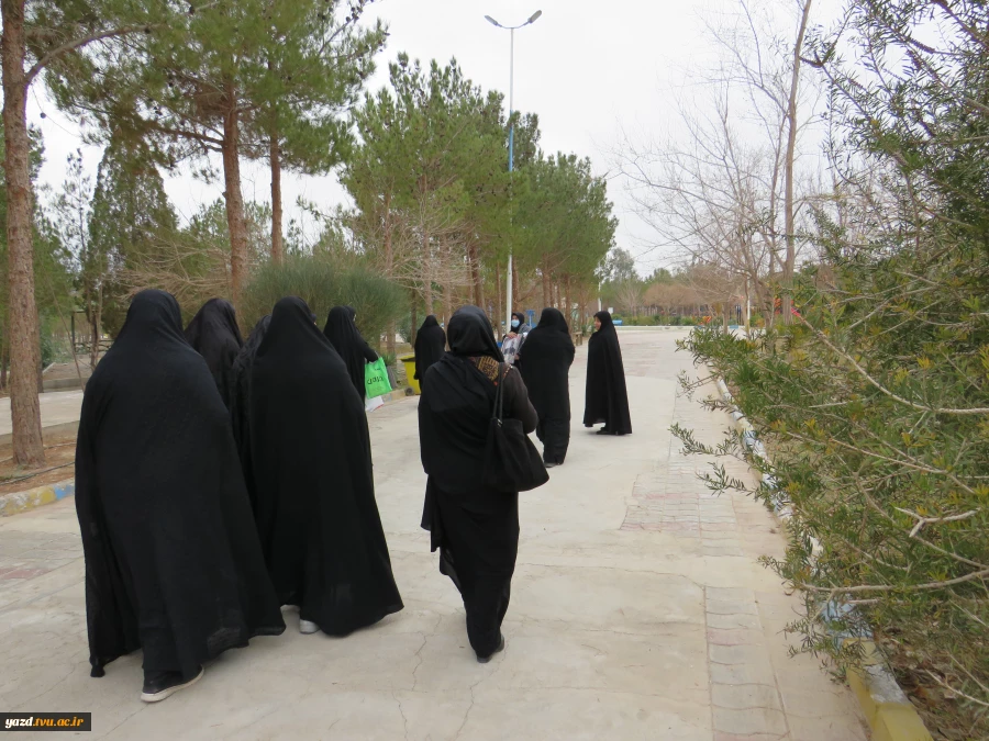 حضور کارکنان دانشجویان آموزشکده فنی دختران میبد به مناسبت دومین سالگرد سردار دلها حاج قاسم سلیمانی
 8