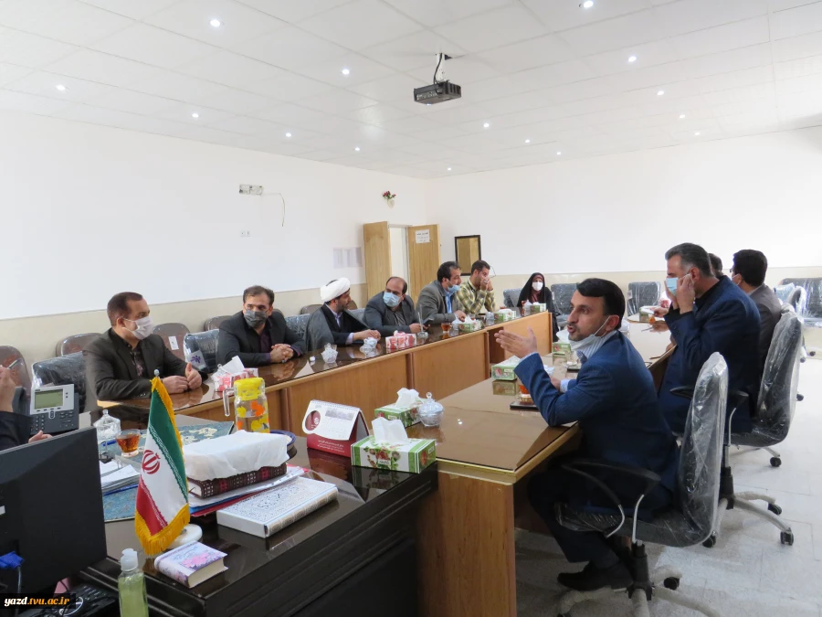 بازدید شهردار واعضای شورای شهر میبد از اموزشکده فنی دختران میبد
 4