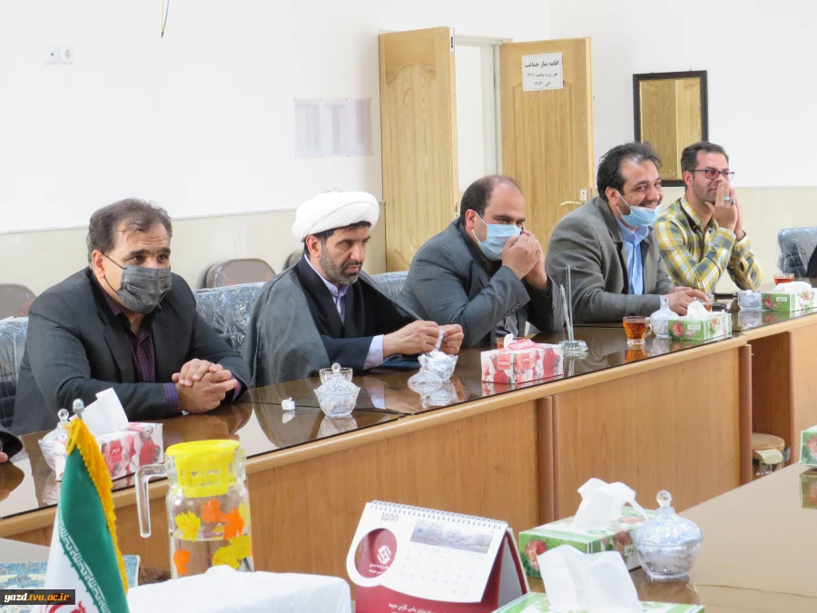 بازدید شهردار واعضای شورای شهر میبد از اموزشکده فنی دختران میبد
 6