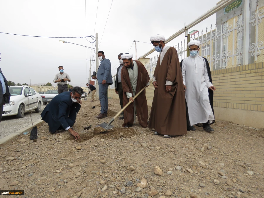 در راستای پویش ملی همکاشت غرس نهال با همکاری ناحیه مقاومت بسیج و سازمان تبلیغات شهرستان خاتم انجام شد .