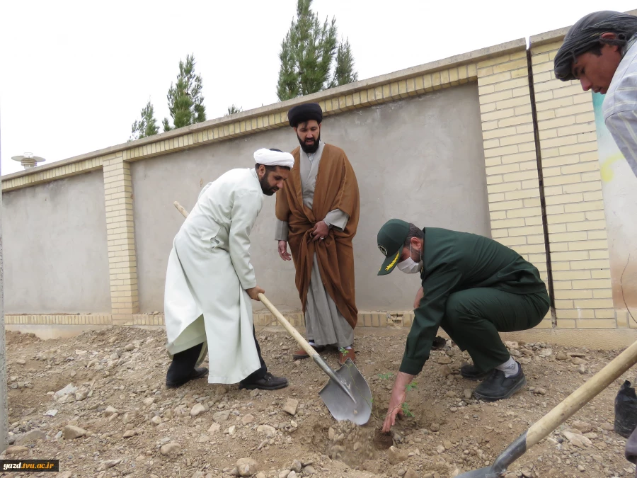 در راستای پویش ملی همکاشت غرس نهال با همکاری ناحیه مقاومت بسیج و سازمان تبلیغات شهرستان خاتم انجام شد .