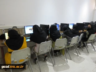 حضور پرشور دانشجویان بومی وغیر بومی در آموزشکده فنی دختران میبد
 2