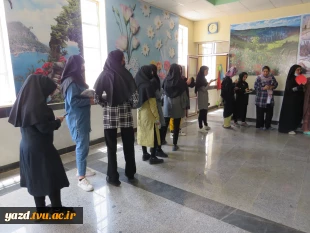 حضور پرشور دانشجویان بومی وغیر بومی در آموزشکده فنی دختران میبد
 5