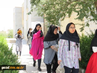 حضور پرشور دانشجویان بومی وغیر بومی در آموزشکده فنی دختران میبد
 3