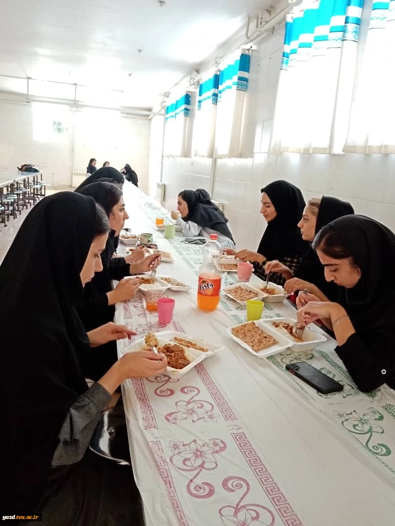 تصاویری از مراحل پذیرش و حضور دانشجویان در دانشگاه، خوابگاه و سلف سرویس آموزشکده فنی دختران یزد- حضرت رقیه (س) پس از دو سال .
 2
