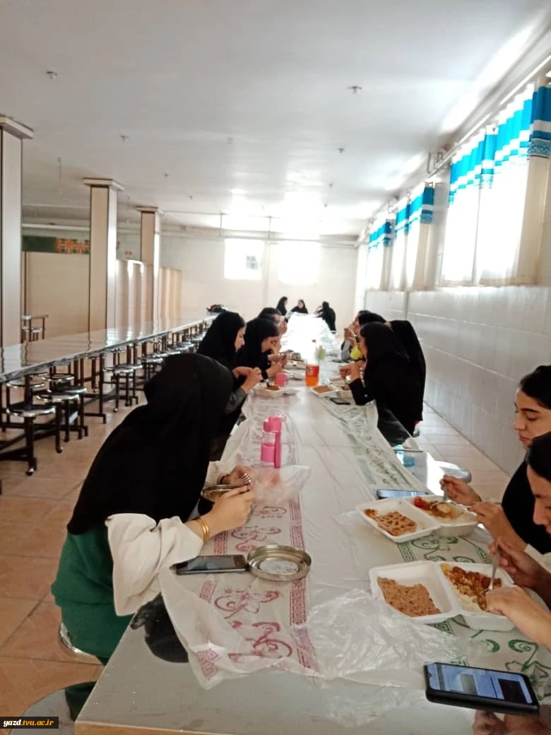تصاویری از مراحل پذیرش و حضور دانشجویان در دانشگاه، خوابگاه و سلف سرویس آموزشکده فنی دختران یزد- حضرت رقیه (س) پس از دو سال .
 2