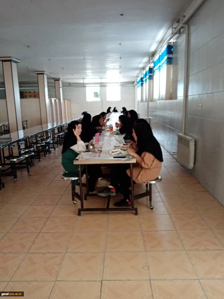تصاویری از مراحل پذیرش و حضور دانشجویان در دانشگاه، خوابگاه و سلف سرویس آموزشکده فنی دختران یزد- حضرت رقیه (س) پس از دو سال .
 2