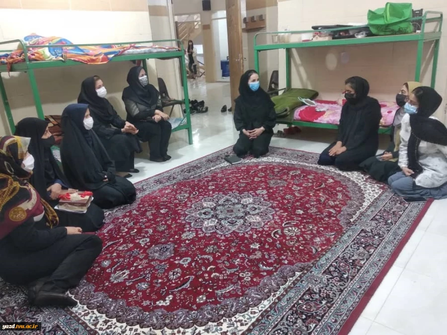 نشست صمیمی با دانشجویان به مناسبت آغاز طرح خوشامدگویی و هفته خوابگاه ها در مرکز آموزشکده فنی دختران یزد 6