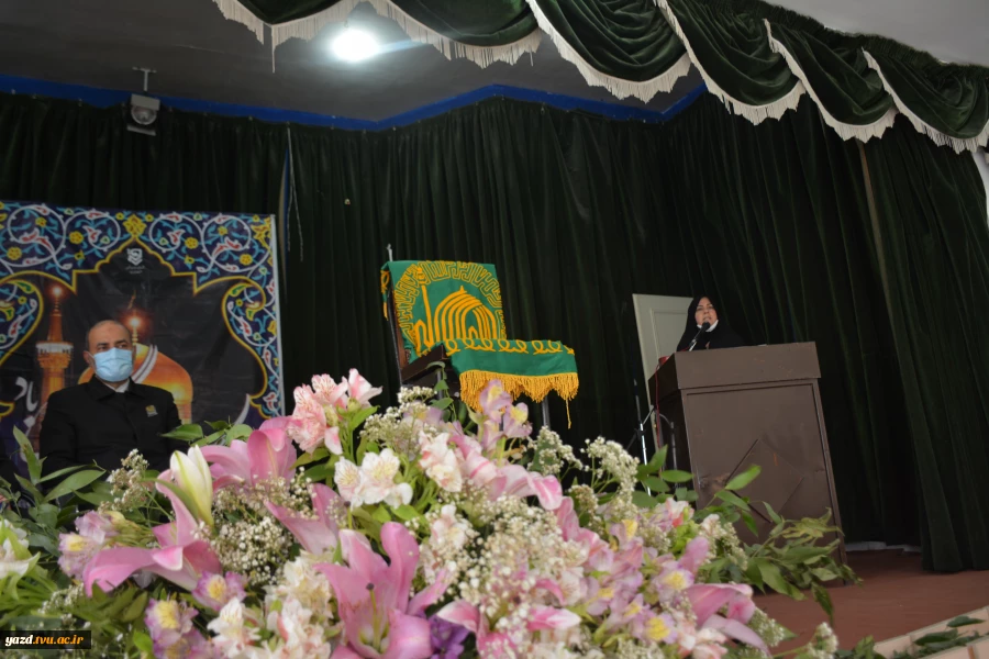 حضور خادمان حرم عالم ال محمد، حضرت امام رضا(ع)، در اموزشکده فنی و حرفه ای دختران یزد

 2