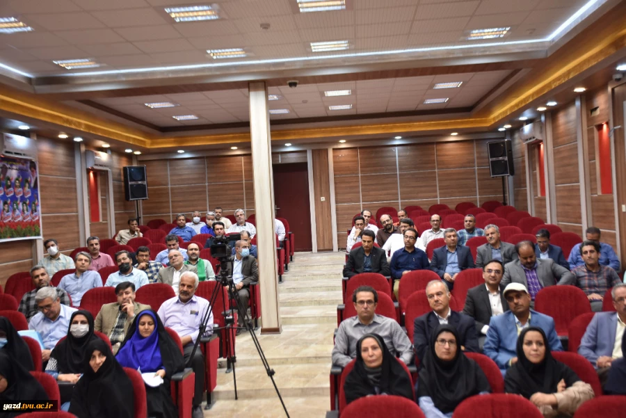نشست صمیمی دکتر خسرویان با کارکنان و اعضا هیئت علمی دانشگاه فنی و حرفه‌ای استان یزد 3