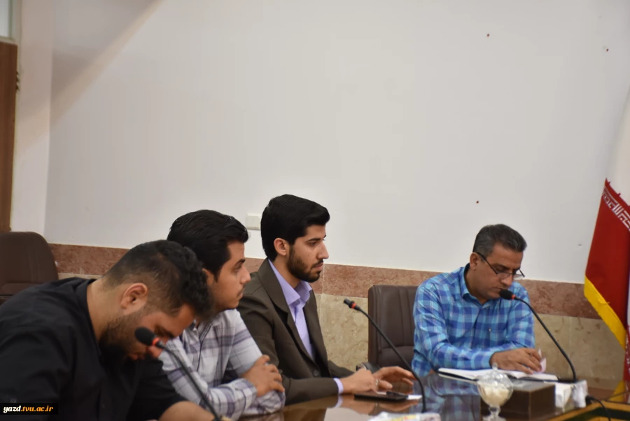 جلسه دوستانه رئیس دانشگاه فنی و حرفه ای استان یزد با اعضای انجمن علمی عمران دانشکده فنی شهید صدوقی 2