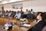 جلسه رئیس دانشگاه فنی و حرفه ای استان یزد با نگهبانان و سرپرستان خوابگاه 4