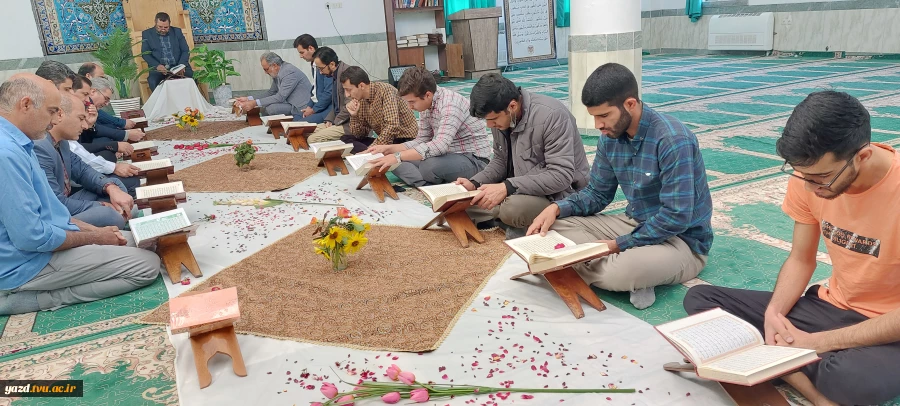 گرامیداشت هفته قرآن وعترت در آموزشکده فنی وحرفه ای شهید بهشتی اردکان با محفل نورانی انس با قرآن 4
