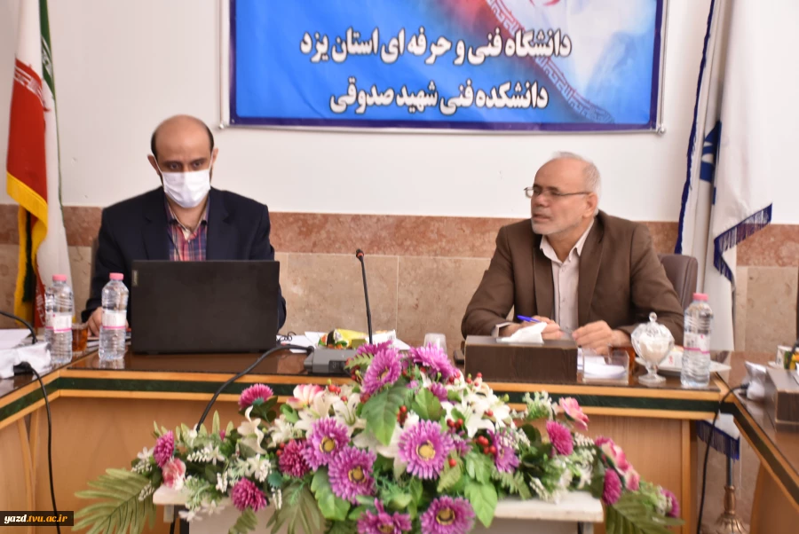 برگزاری جلسه کمیته فناوران برتر دانشگاه های گروه 2  و پژوهشکده های استان یزد 3