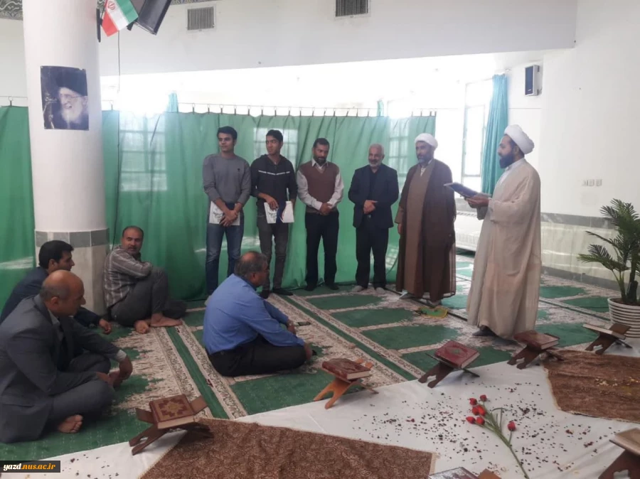مراسم سالگرد خاکسپاری شهدای گمنام آموزشکده  فنی وحرفه ای شهید بهشتی اردکان با حضور حجت الاسلام دهباشی مسئول عقیدتی سیاسی پادگان هوا فضای اردکان (حضرت ولی عصر) ، دانشجویان وهمکاران مرکز 5