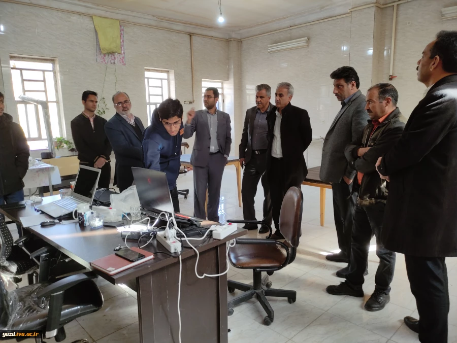 بازدید رییس آموزشکده فنی امام علی(ع)یزد از نمایشگاه دائمی دستاوردهای دانشجویی در هفته پژوهش و فناوری 2