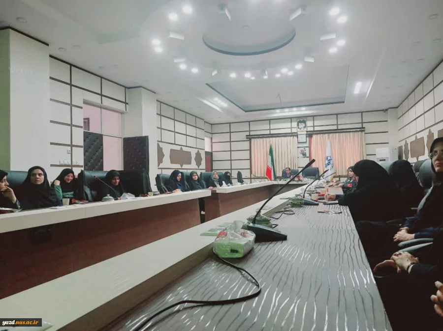 حضور بانوان آموزشکده فنی دختران میبد درکارگاه (حقوق ومسئولیت های بانوان با محوریت حقوق خانواده)
 3