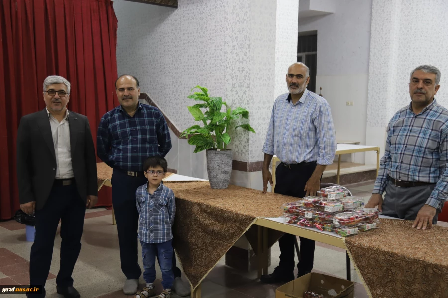 بزرگداشت مقام استاد و برگزاری جشن به همین مناسبت در آموزشکده فنی وحرفه ای شهید بهشتی اردکان  11