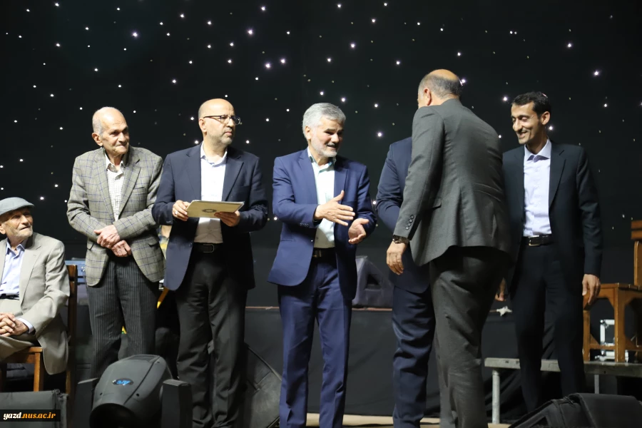 بزرگداشت مقام استاد و برگزاری جشن به همین مناسبت در آموزشکده فنی وحرفه ای شهید بهشتی اردکان  12