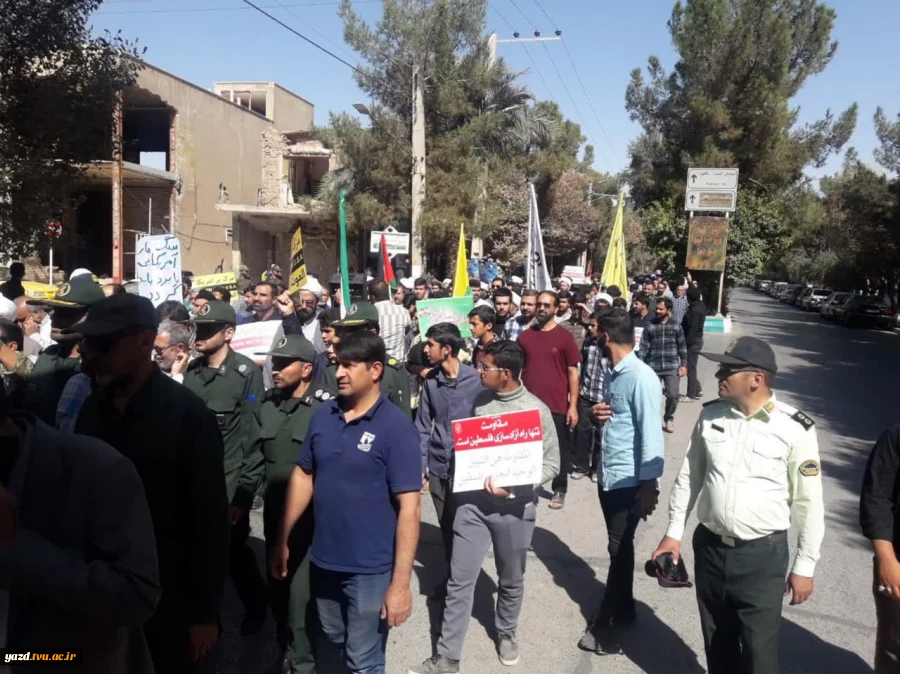 تجمع خود جوش  دانشجویان ، همکاران و  اساتید آموزشکده فنی وحرفه ای شهید بهشتی اردکان با حضور اقشار مختلف مردم شهر اردکان در محکومیت حمله اسرائیل به بیمارستان غزه 5