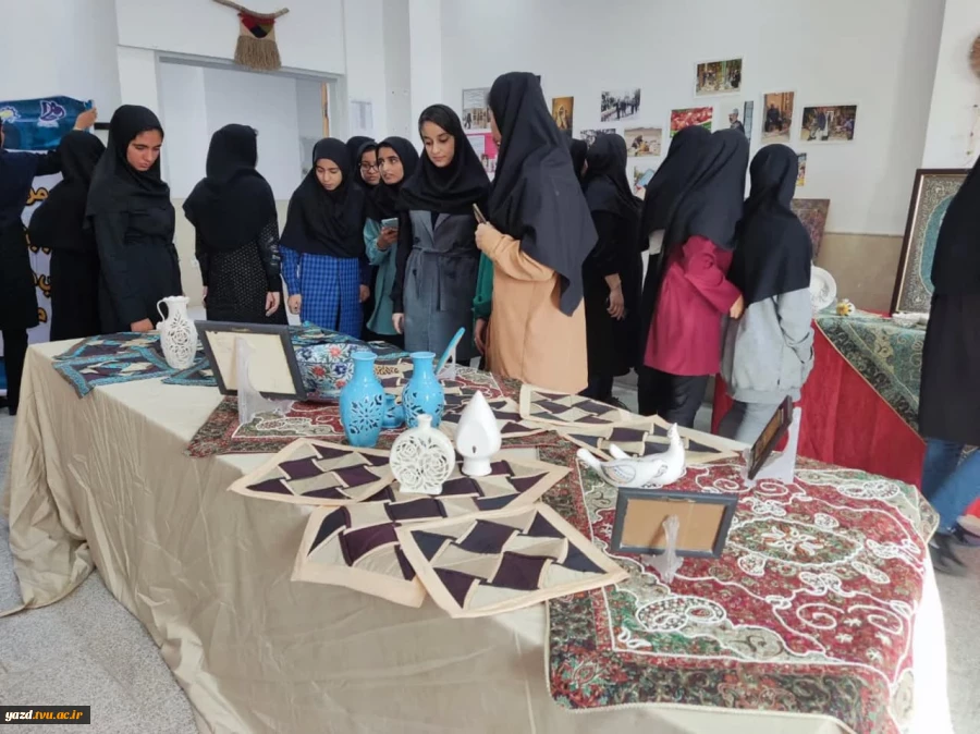 برگزاری نمایشگاه دستاوردهای دانشجویان آموزشکده فنی دختران میبد
 2