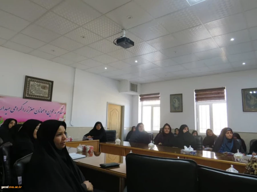 برگزاری کارگاه ه تربیت دینی فرزند ویژه کارکنان در آموزشکده فنی دختران میبد
 5