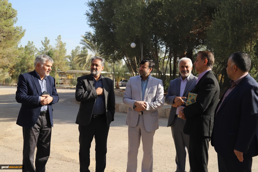دکتر مهدی تقوایی مشاور عالی استاندار یزد به همراه جمعی از مسئولین استانی وشهرستانی ، از کارگاه ها و آزمایشگاه های آموزشکده فنی شهید بهشتی اردکان بازدید به عمل آورده و از نزدیک در جریان مسائل و مشکلات این آموزشکده قرار گرفتند. 13