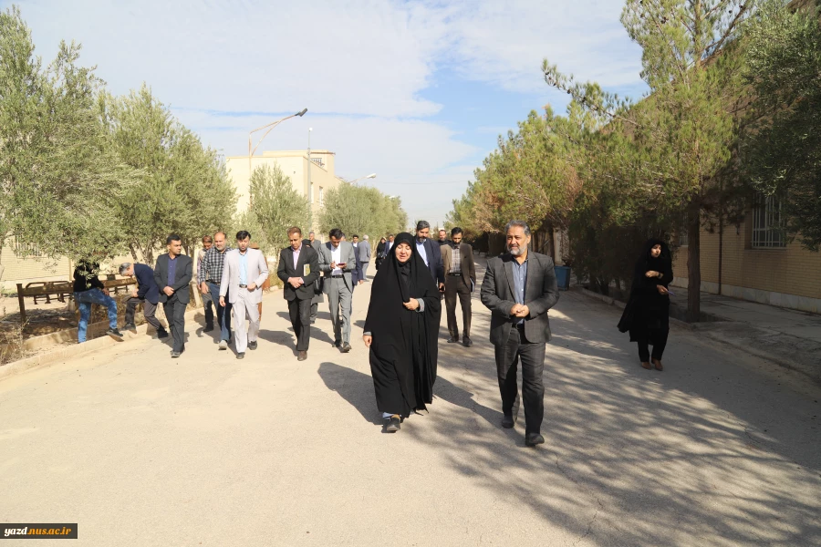دکتر مهدی تقوایی مشاور عالی استاندار یزد به همراه جمعی از مسئولین استانی وشهرستانی ، از کارگاه ها و آزمایشگاه های آموزشکده فنی شهید بهشتی اردکان بازدید به عمل آورده و از نزدیک در جریان مسائل و مشکلات این آموزشکده قرار گرفتند. 5